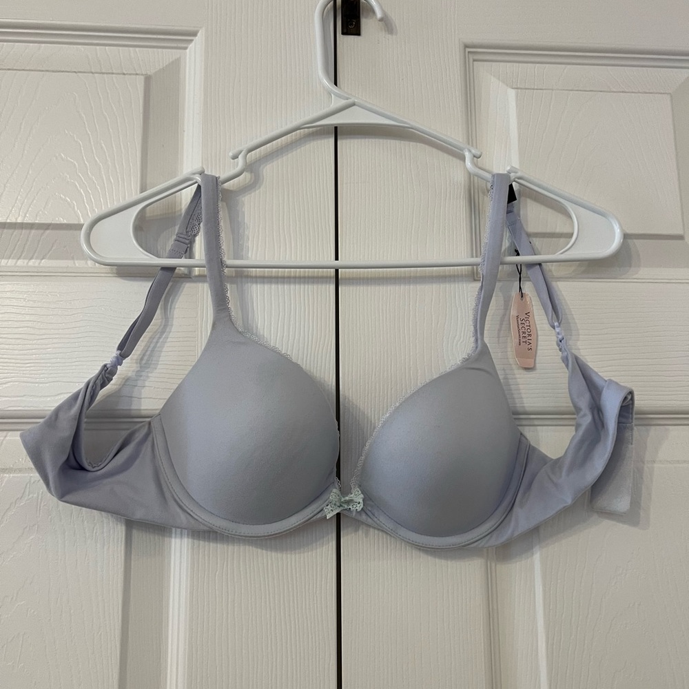 BRAND NEW VICTORIA’S SECRET Baby Blue Lace Trimmed Push Bra - Size 34B